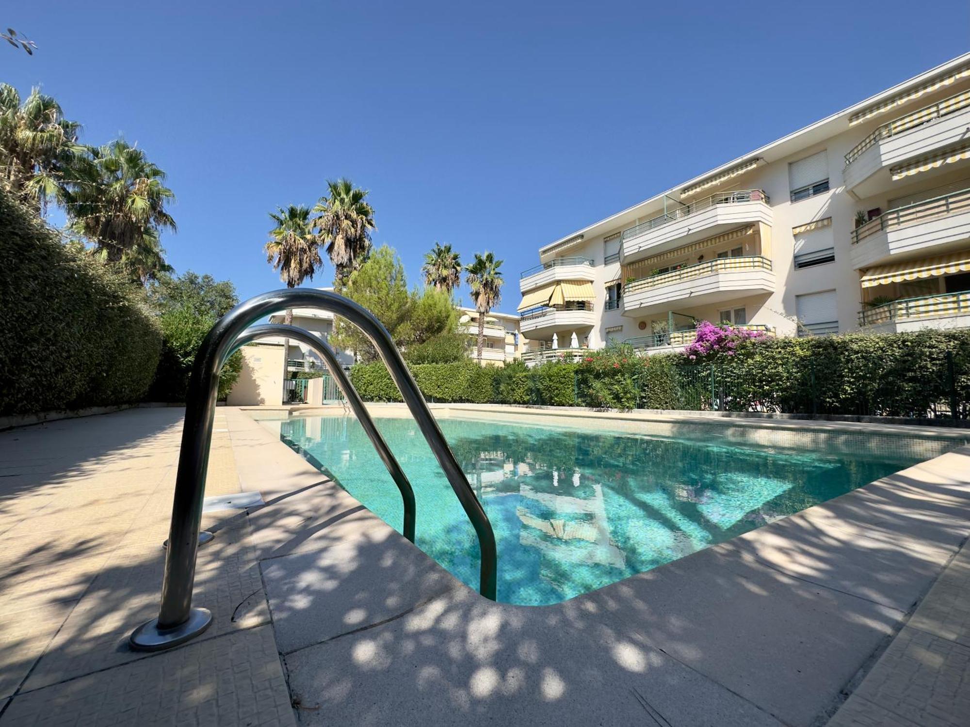 Regent Cote D'Azur Air-Conditioned, Pool, Garden & Parking Villeneuve-Loubet Dış mekan fotoğraf