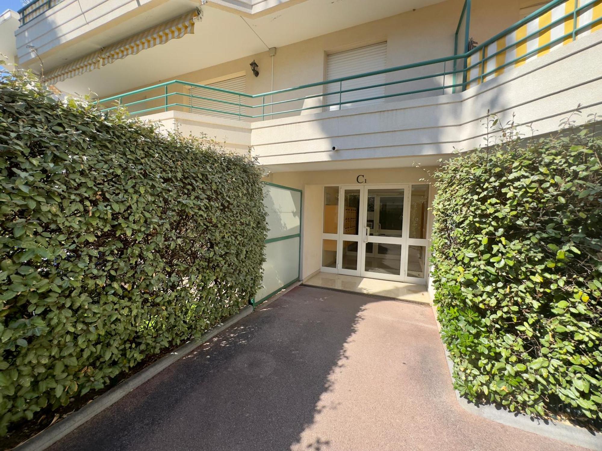 Regent Cote D'Azur Air-Conditioned, Pool, Garden & Parking Villeneuve-Loubet Dış mekan fotoğraf