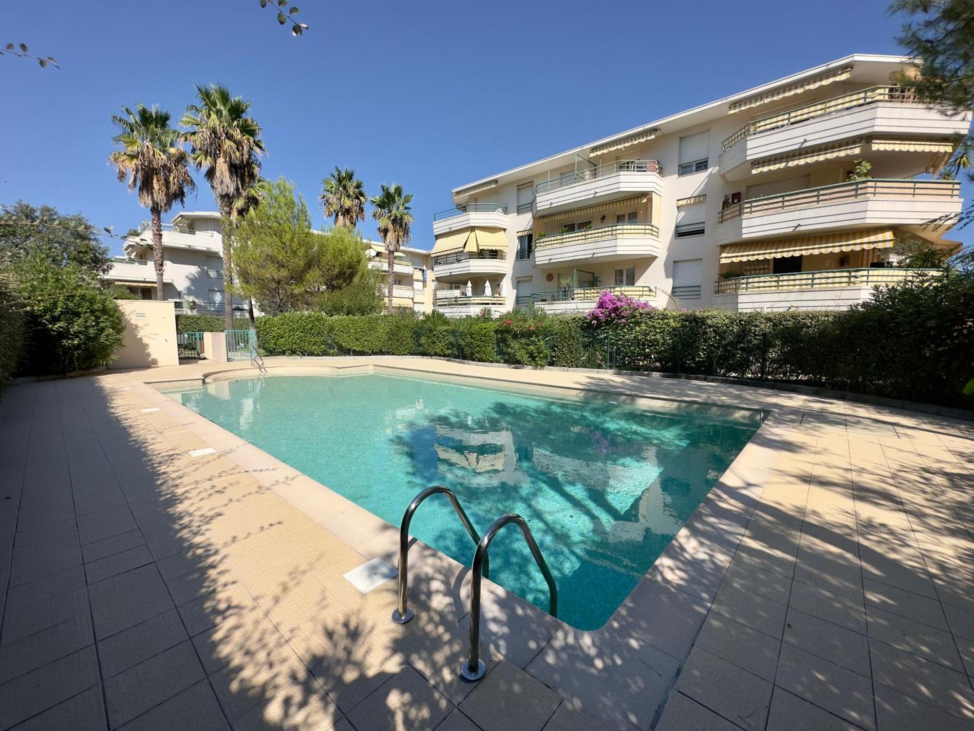 Regent Cote D'Azur Air-Conditioned, Pool, Garden & Parking Villeneuve-Loubet Dış mekan fotoğraf
