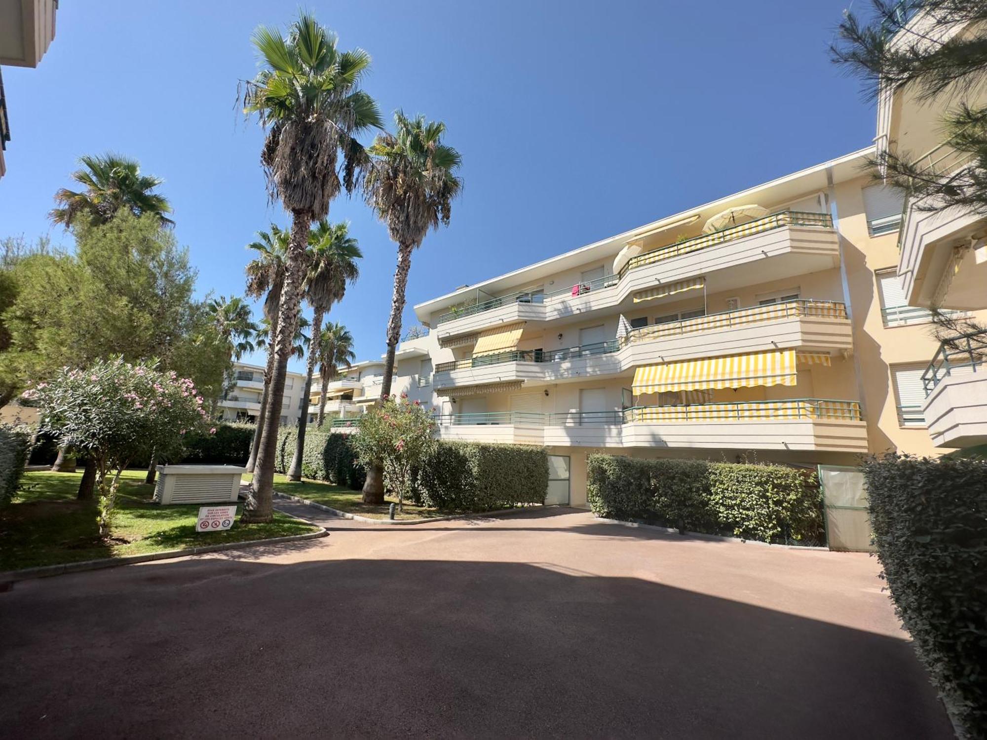 Regent Cote D'Azur Air-Conditioned, Pool, Garden & Parking Villeneuve-Loubet Dış mekan fotoğraf